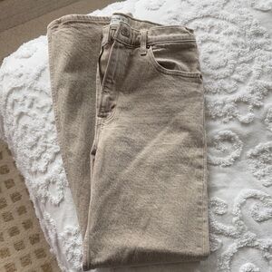 Abercrombie & Fitch 90’s Relaxed Khaki Colored Jean